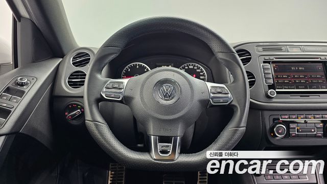Volkswagen Tiguan 2.0 TDI R-Line 5N 2014 — фото 18