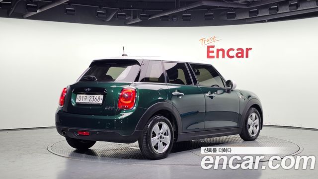 MINI Cooper 5Door Standard 3rd 2018 — фото 2