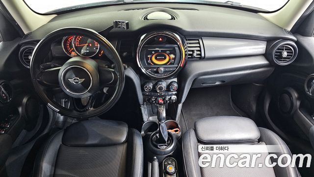 MINI Cooper 5Door Standard 3rd 2018 — фото 7