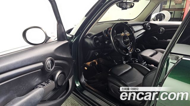MINI Cooper 5Door Standard 3rd 2018 — фото 10