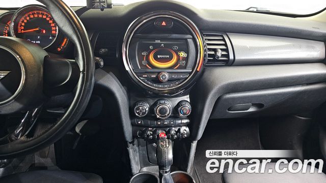 MINI Cooper 5Door Standard 3rd 2018 — фото 13