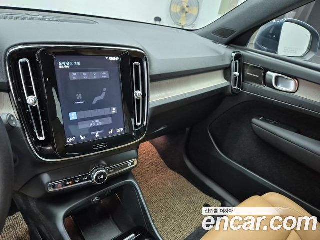 Volvo XC40 T4 Inscription 2020 — фото 10