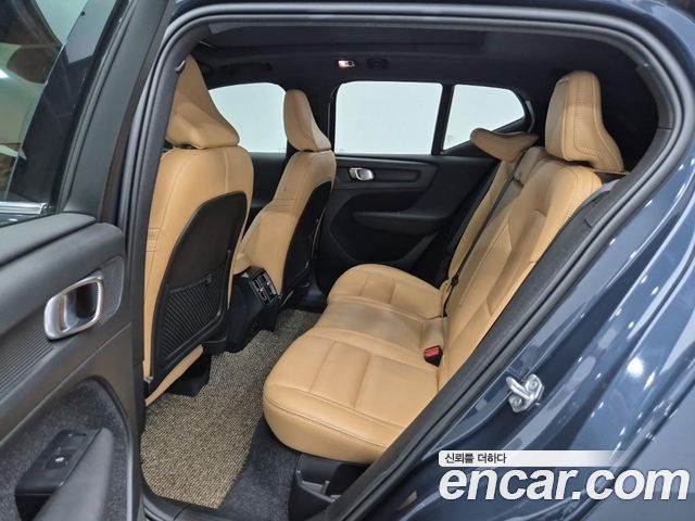 Volvo XC40 T4 Inscription 2020 — фото 16