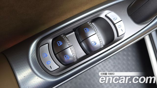 Genesis GV60 Standard 2023 — фото 33