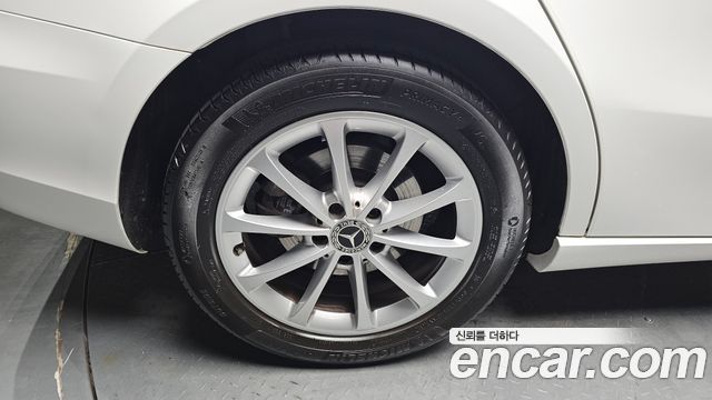 Mercedes-Benz A-Class (W177) A220 Sedan 2020 — фото 5