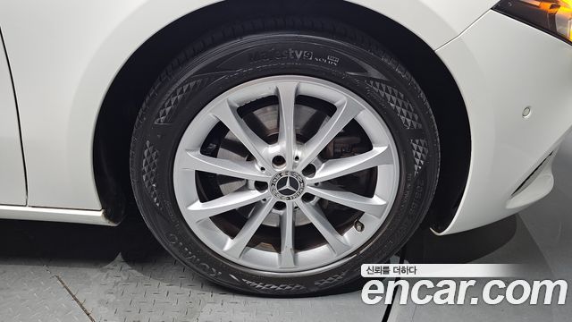 Mercedes-Benz A-Class (W177) A220 Sedan 2020 — фото 21