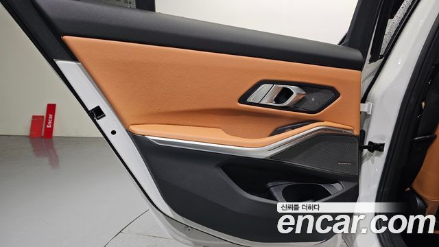 BMW 3 Series (G20) 320i M Sport 2025 — фото 25