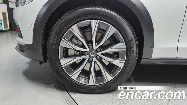 Volvo V90 Cross Country B5 Ultimate AWD 2023 — фото 5