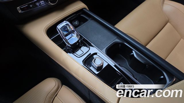 Volvo V90 Cross Country B5 Ultimate AWD 2023 — фото 9