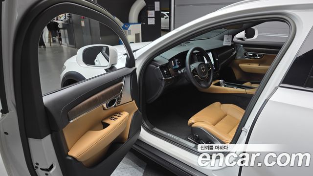 Volvo V90 Cross Country B5 Ultimate AWD 2023 — фото 10