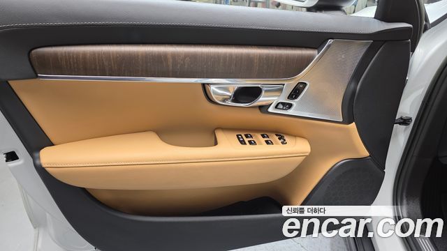 Volvo V90 Cross Country B5 Ultimate AWD 2023 — фото 24