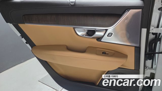 Volvo V90 Cross Country B5 Ultimate AWD 2023 — фото 25