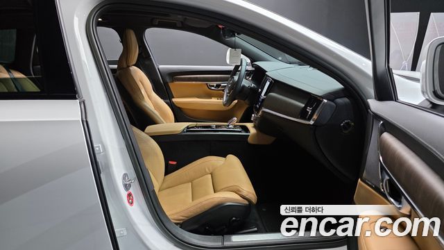 Volvo V90 Cross Country B5 Ultimate AWD 2023 — фото 26