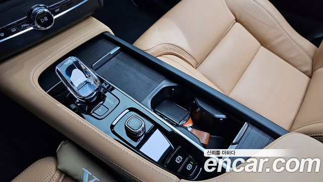 Volvo XC90 (II) B6 Ultimate Bright 2023 — фото 9
