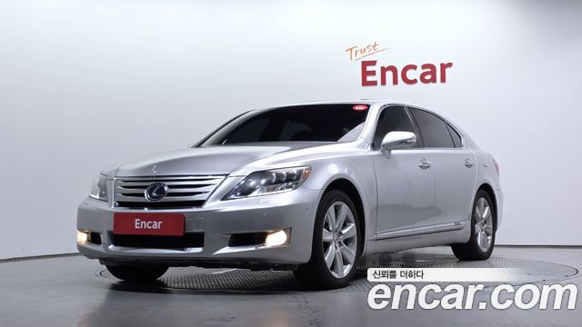 Lexus LS600hL 5-Seats Ottoman XF40