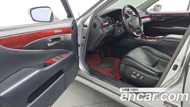 Lexus LS600hL 5-Seats Ottoman XF40 2012 — фото 10