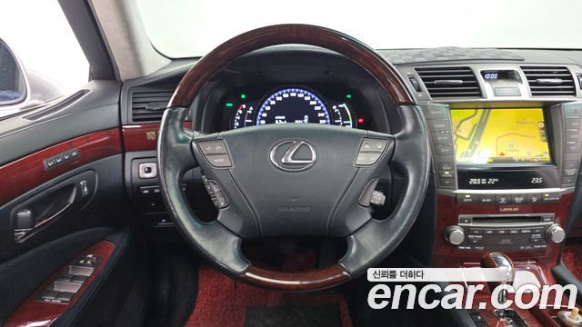 Lexus LS600hL 5-Seats Ottoman XF40 2012 — фото 13