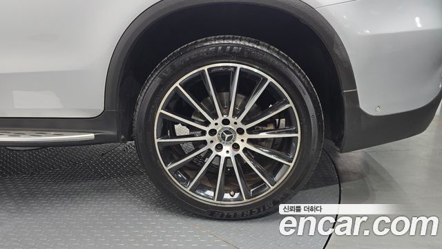 Mercedes-Benz GLC-Class (X253) GLC300 4MATIC AMG Line 2019 — фото 21