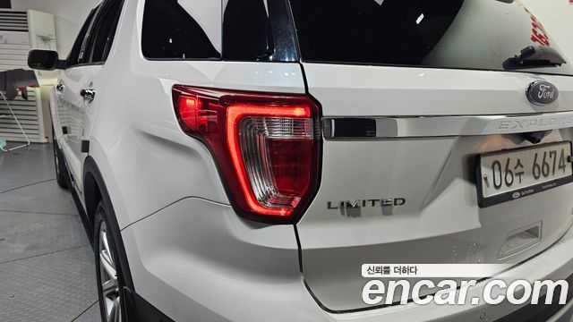 Ford Explorer 2.3 Limited 4WD 5th 2017 — фото 23