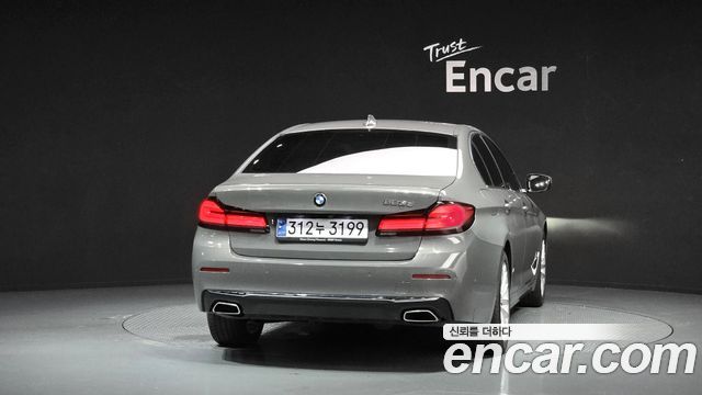 BMW 5 Series (G30) 523d Luxury 2021 — фото 4