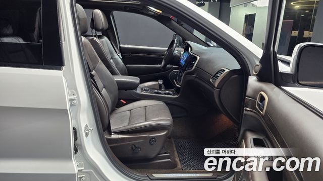 Jeep Grand Cherokee 3.0 Diesel Overland Summit WK2 2015 — фото 11