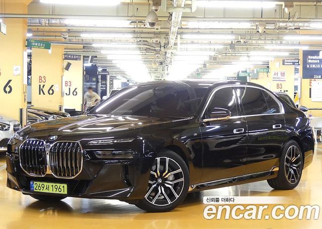 BMW 7 Series (G70) 740i xDrive M Sport