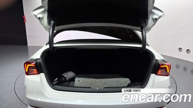 Kia K5 (III) 2.0 Noblesse 2022 — фото 32