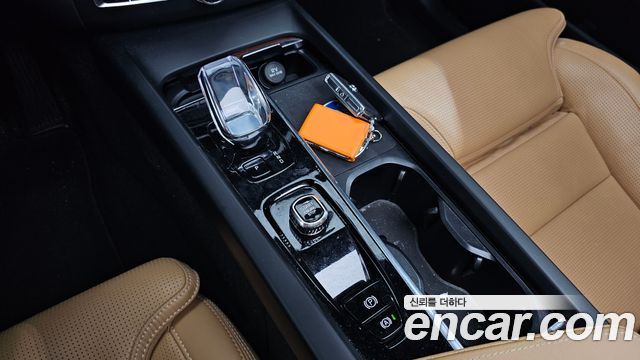 Volvo XC60 (II) B6 Ultimate Bright 2023 — фото 9