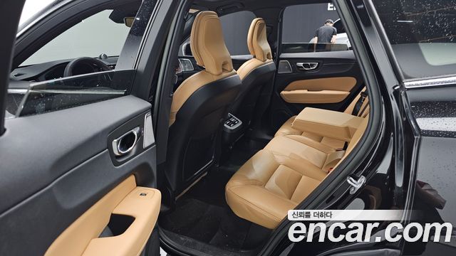 Volvo XC60 (II) B6 Ultimate Bright 2023 — фото 12