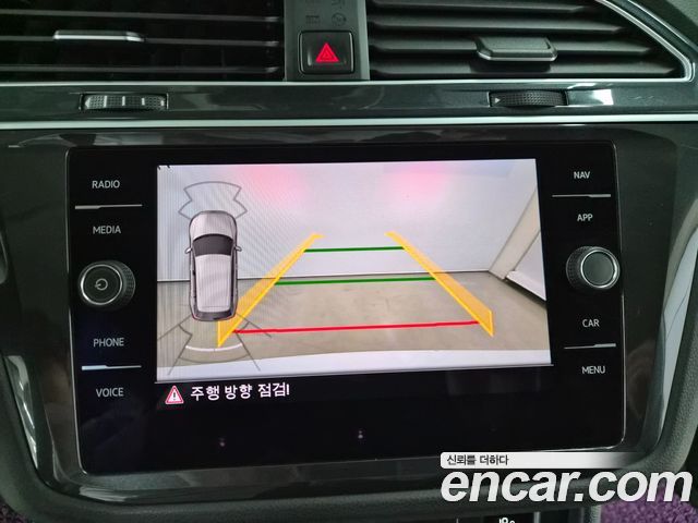 Volkswagen Tiguan (II) 2.0 TDI Premium 2020 — фото 17