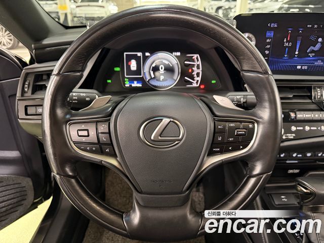 Lexus ES300h (VII) Executive 2022 — фото 16