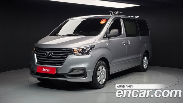 Hyundai Grand Starex Van 3-Seater Smart