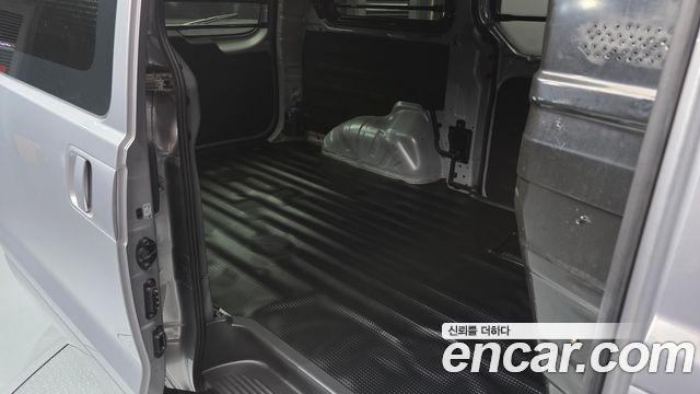 Hyundai Grand Starex Van 3-Seater Smart 2021 — фото 11