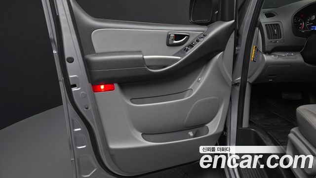Hyundai Grand Starex Van 3-Seater Smart 2021 — фото 25