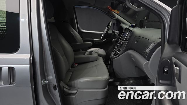 Hyundai Grand Starex Van 3-Seater Smart 2021 — фото 26