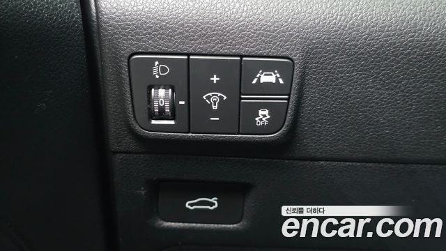 Kia K5 (III) 2.0 Prestige 2023 — фото 17