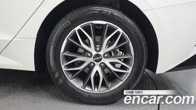 Kia K5 (III) 2.0 Prestige 2023 — фото 27