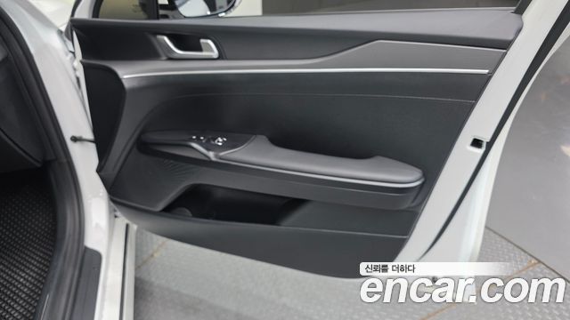 Kia K5 (III) 2.0 Prestige 2023 — фото 31