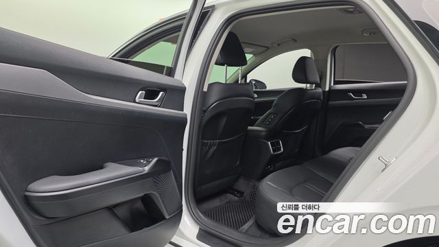 Kia K5 (III) 2.0 Prestige 2023 — фото 35