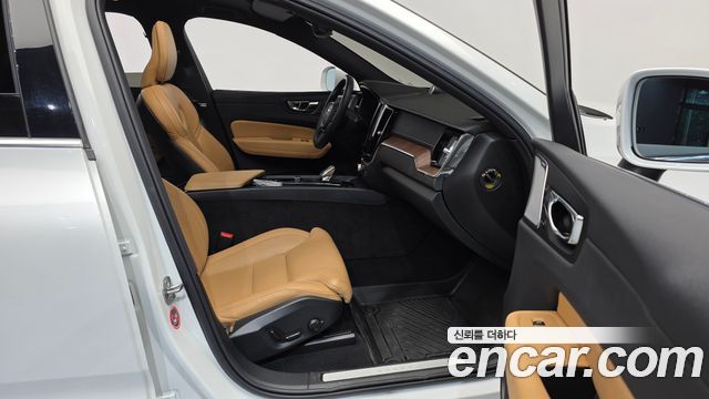 Volvo XC60 (II) B5 Inscription 2022 — фото 11