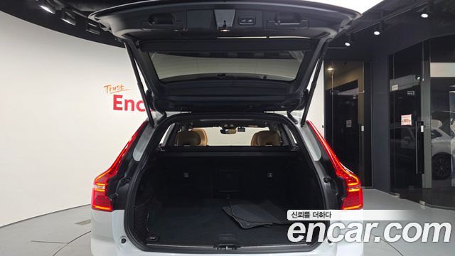 Volvo XC60 (II) B5 Inscription 2022 — фото 20