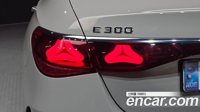 Mercedes-Benz E-Class (W214) E300 4MATIC AMG Line Premiere Special 2024 — фото 23