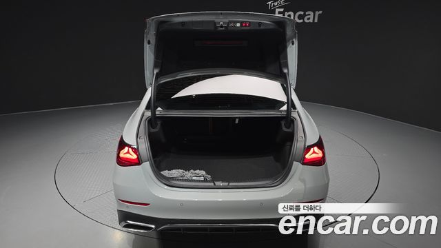 Mercedes-Benz E-Class (W214) E300 4MATIC AMG Line Premiere Special 2024 — фото 35