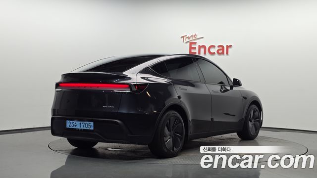 Tesla Model Y Long Range AWD 2025 — фото 2