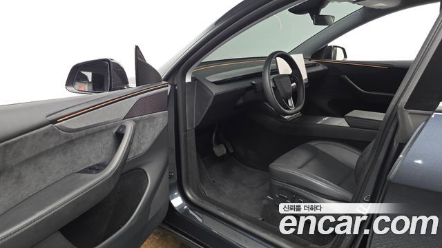 Tesla Model Y Long Range AWD 2025 — фото 10