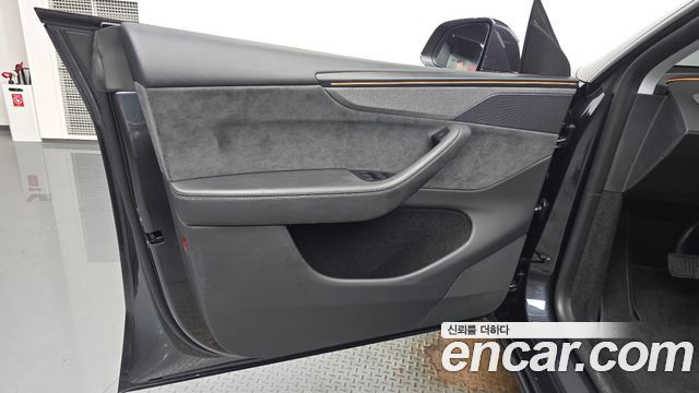 Tesla Model Y Long Range AWD 2025 — фото 24