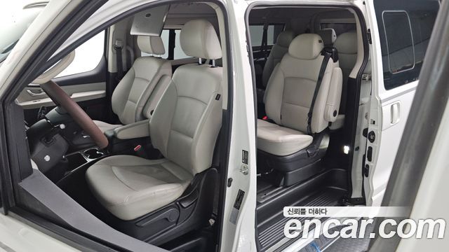 Hyundai Grand Starex Limousine 2019 — фото 26