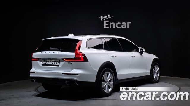 Volvo V60 Cross Country (II) T5 AWD 2019 — фото 2