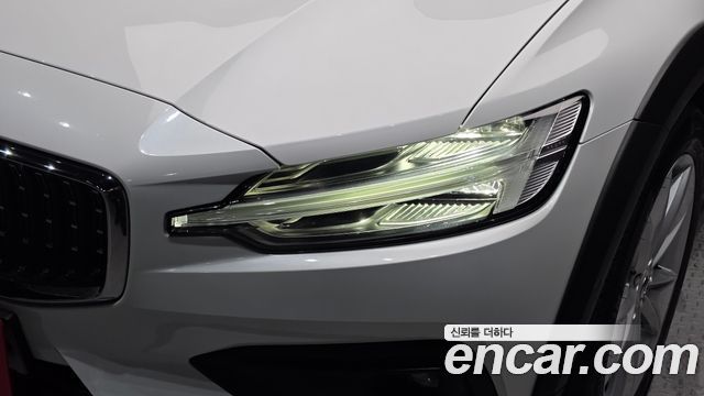 Volvo V60 Cross Country (II) T5 AWD 2019 — фото 22