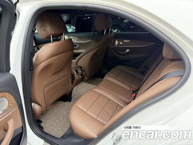 Mercedes-Benz E-Class (W213) E300e 4MATIC Exclusive 2021 — фото 10